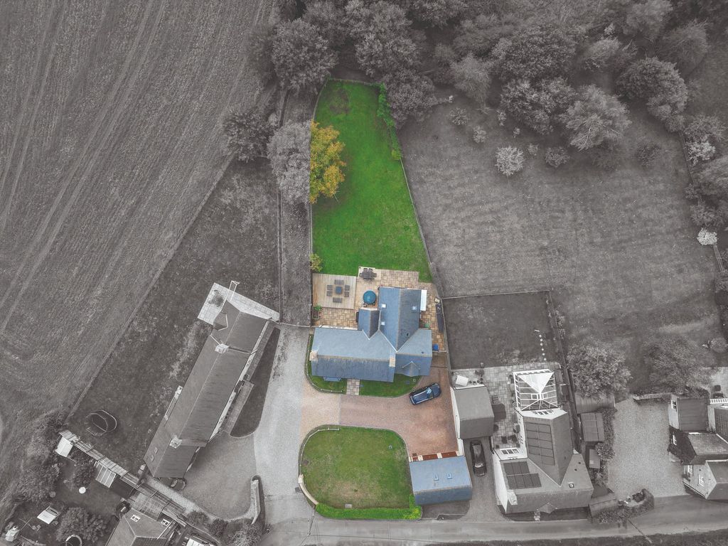 Property photo 3 of 33