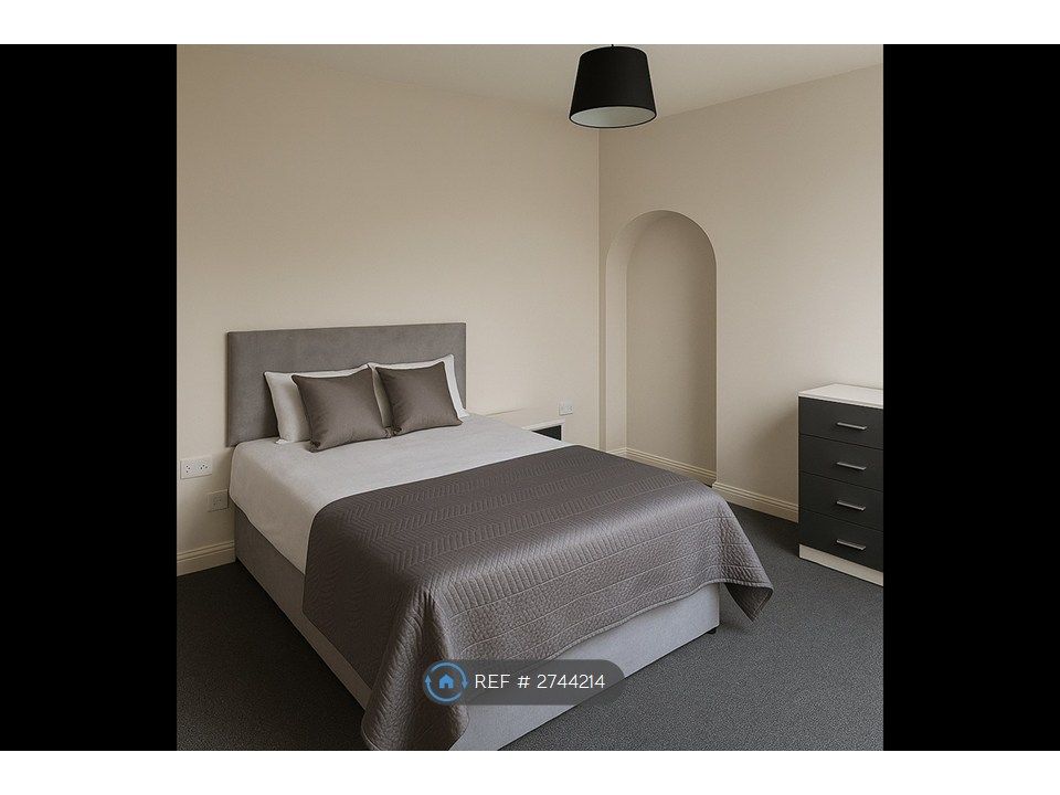 Property photo 2 of 7 Room 5