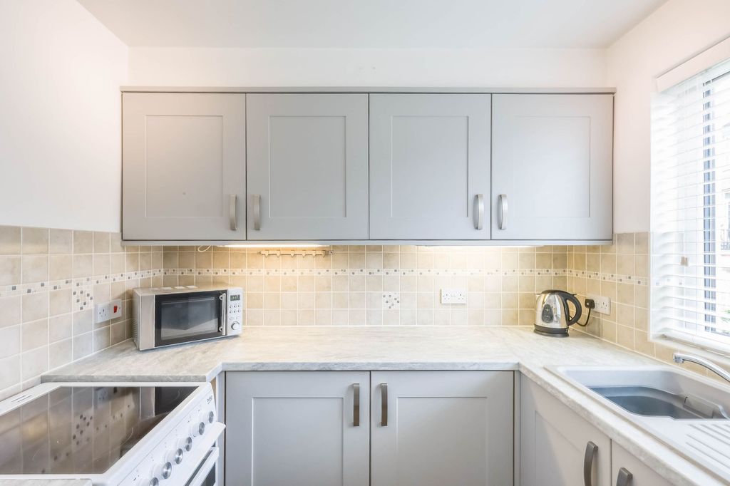 Property photo 3 of 17 Kitchen