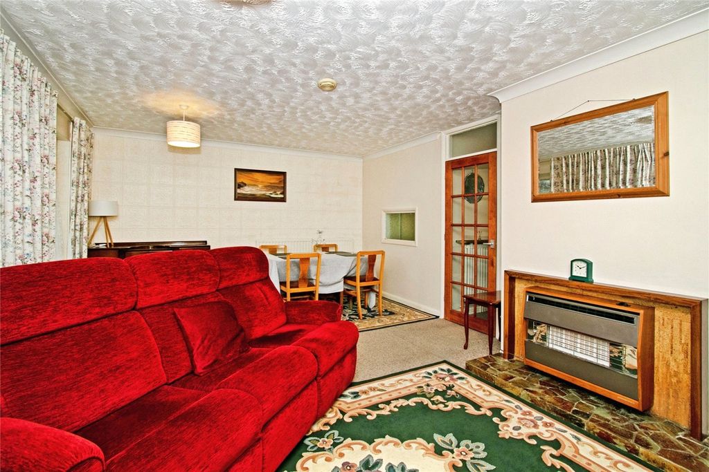 Property photo 2 of 14 Lounge