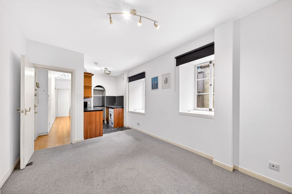 Property photo 2 of 22 Living/Kitchen