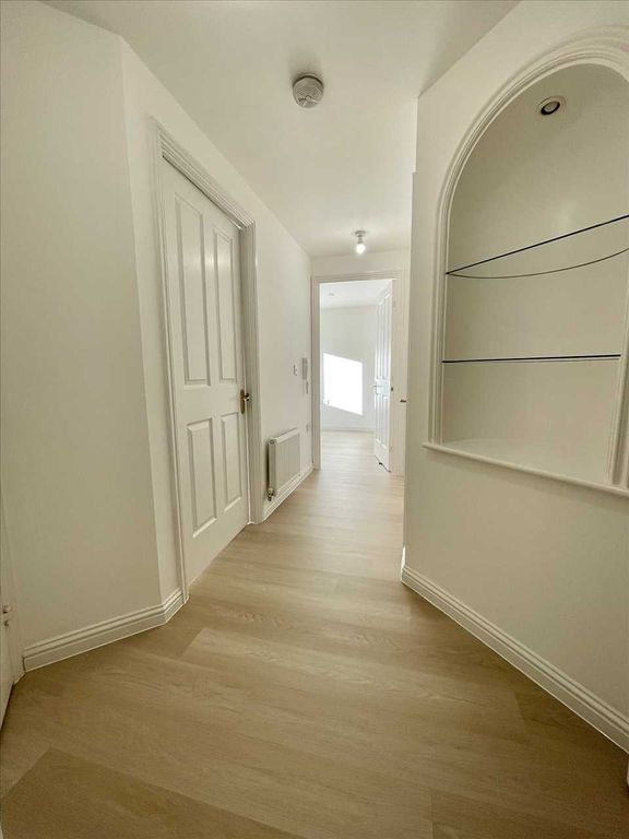 Property photo 2 of 10 Entrance Hall