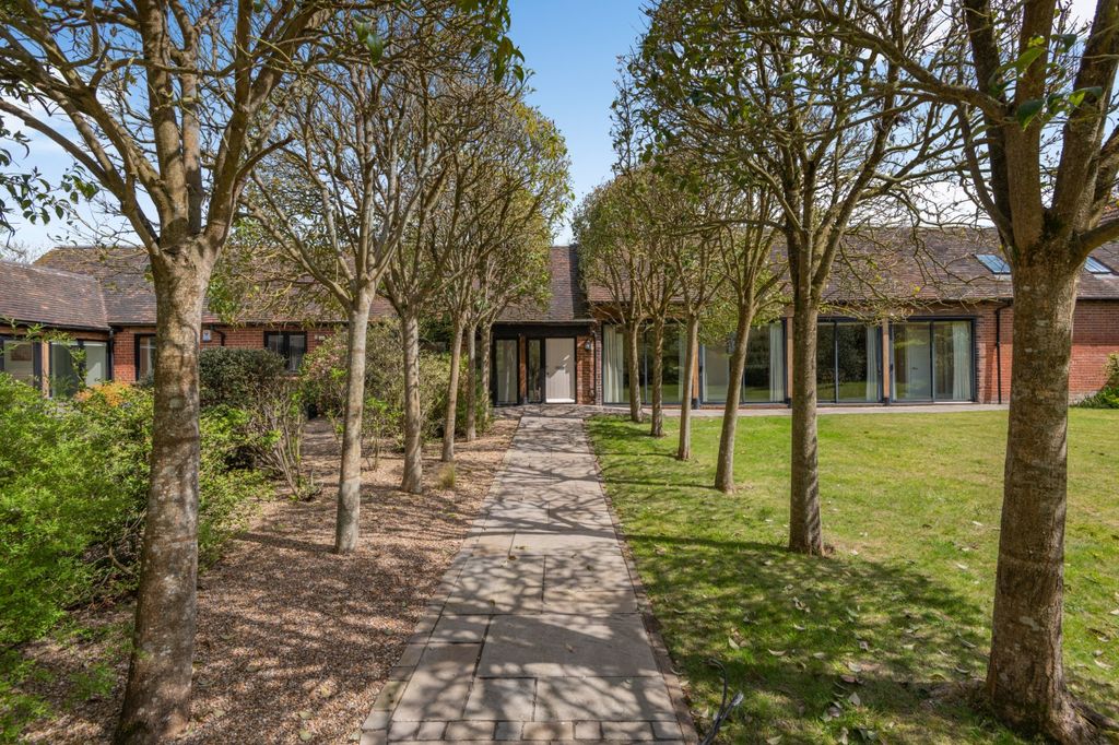 Property photo 2 of 12 Lime Tree Path