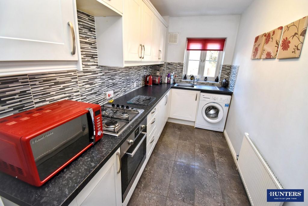 Property photo 3 of 11 Kitchen