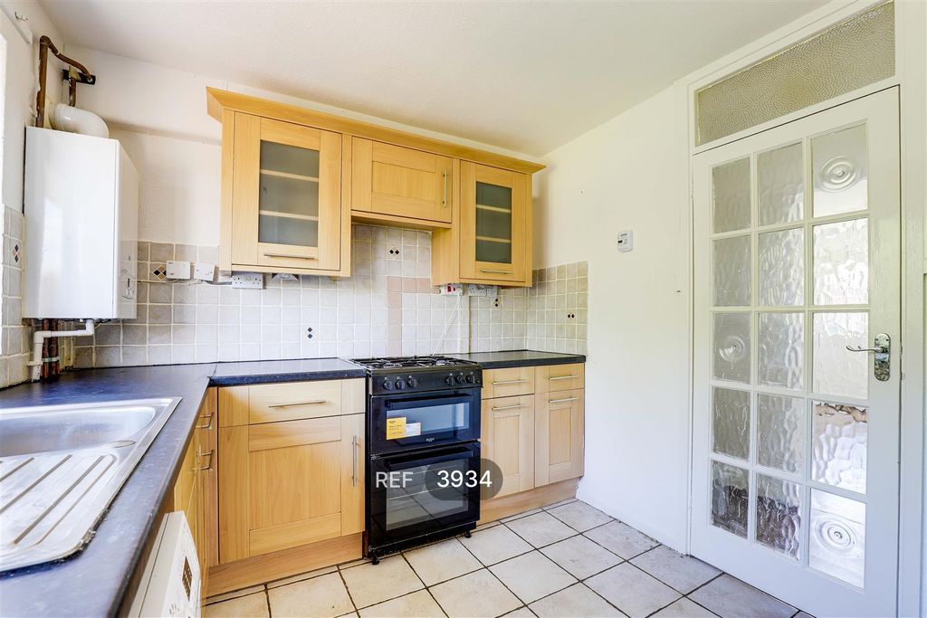 Property photo 2 of 14 Kitchen