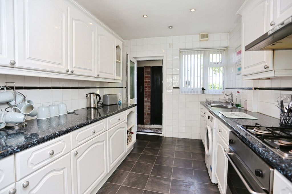 Property photo 3 of 21 Picture No. 10