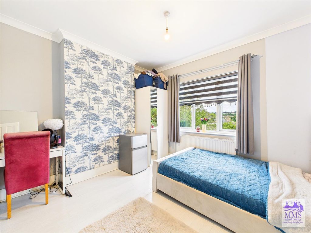 Property photo 3 of 13 Cam04098G0-Pr0079-Still003.Jpg