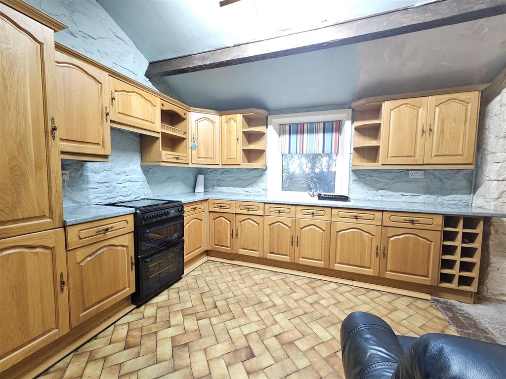 Property photo 3 of 12 5