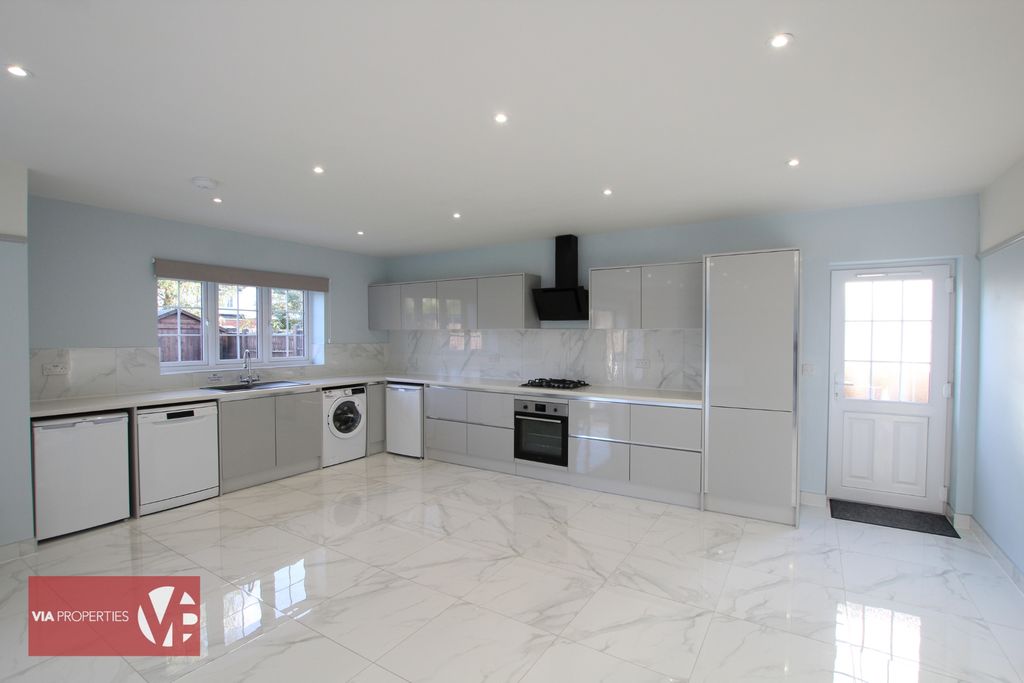 Property photo 3 of 15 Photo 10