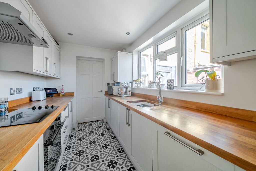 Property photo 2 of 23 1499429-13-6A6B19...