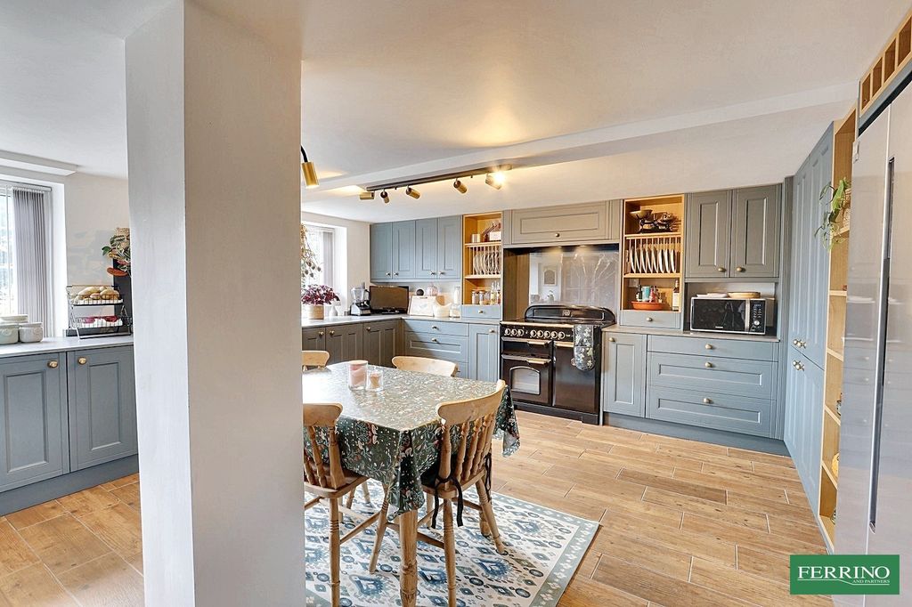 Property photo 3 of 33 Kitchen Breakfast Room