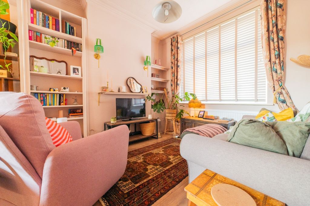 Property photo 1 of 34 Call 02920 454555 To Secure Your Viewing_1