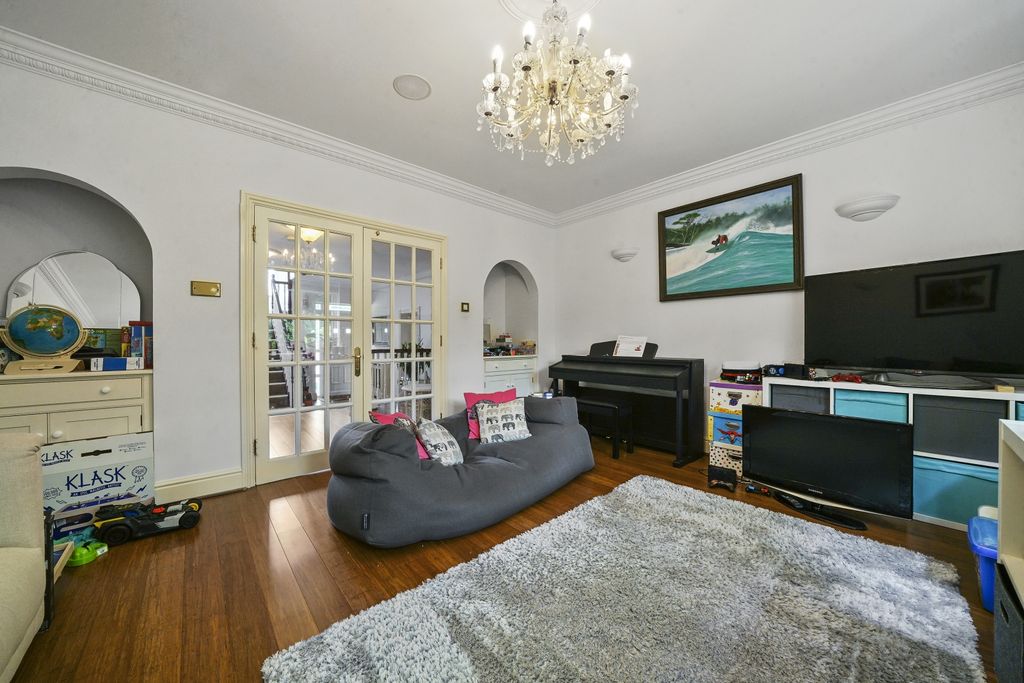 Property photo 2 of 18