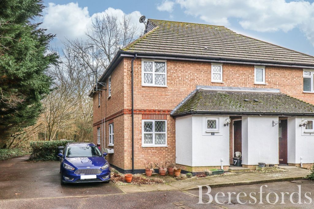 Property photo 1 of 11 Front