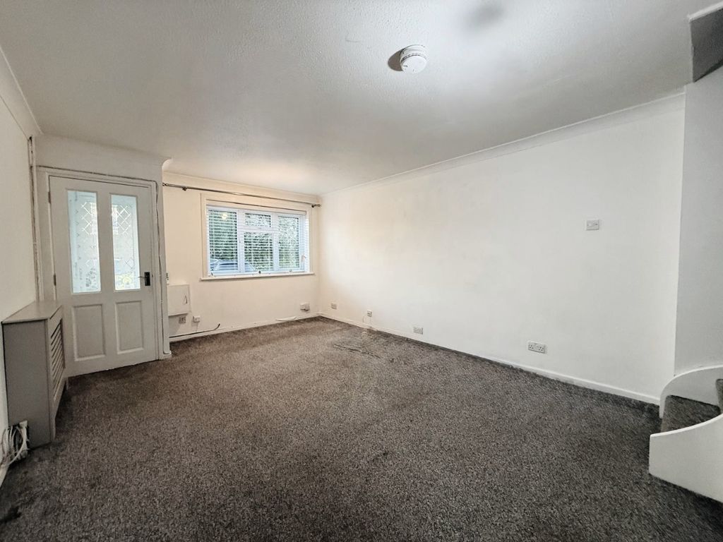 Property photo 2 of 8 4689545