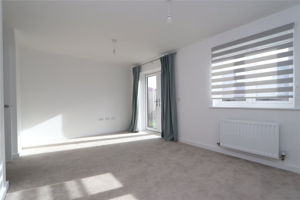 Property photo 2 of 19 Picture No. 25