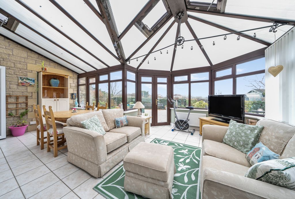 Property photo 2 of 33 1407362-25-6980Bd...