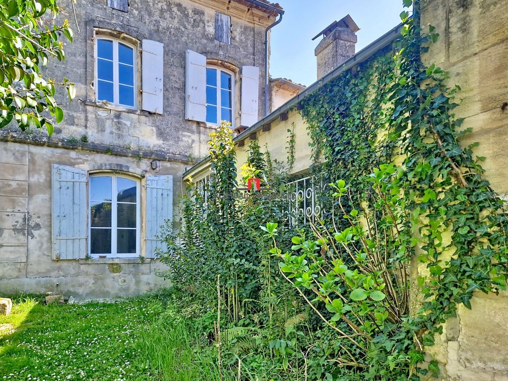 Property photo 1 of 9 House For Sale In Saint-André-De-Cubzac