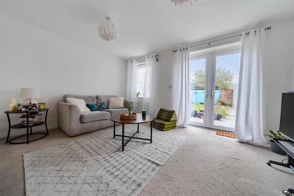 Property photo 3 of 20 Living Room