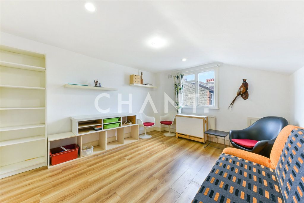 Property photo 1 of 8 Photo 7