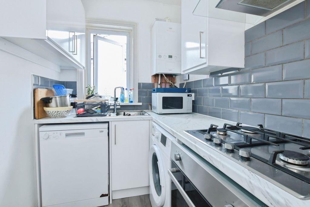 Property photo 3 of 20