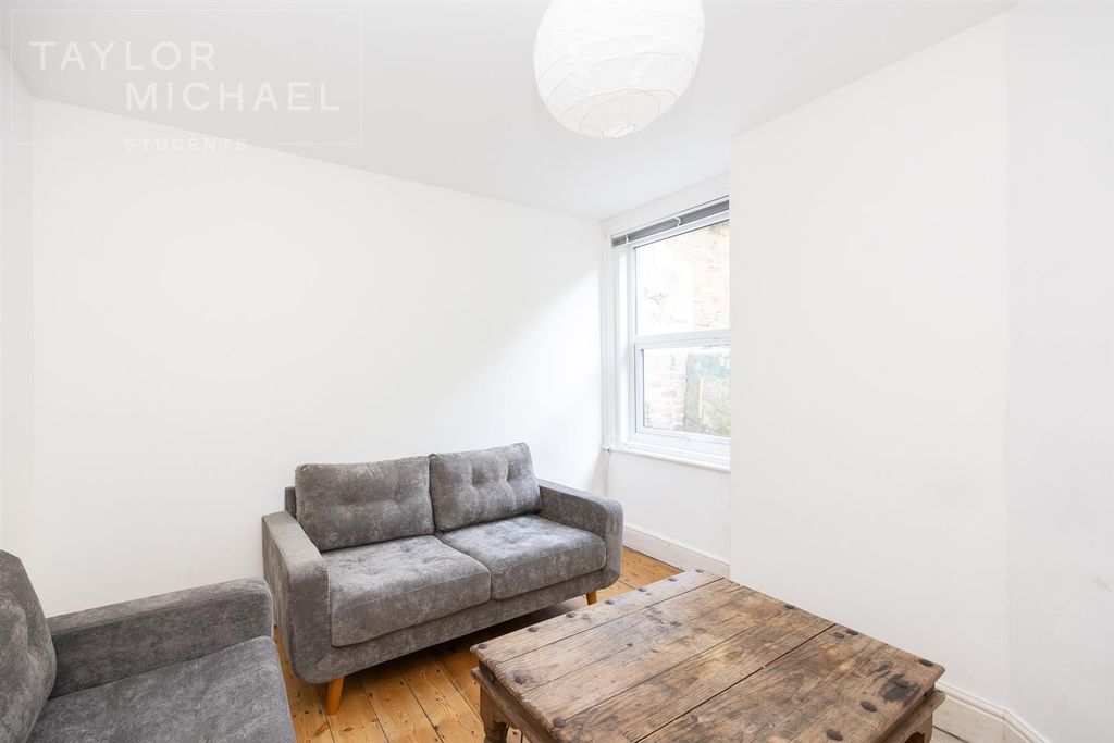 Property photo 3 of 15 Living Room