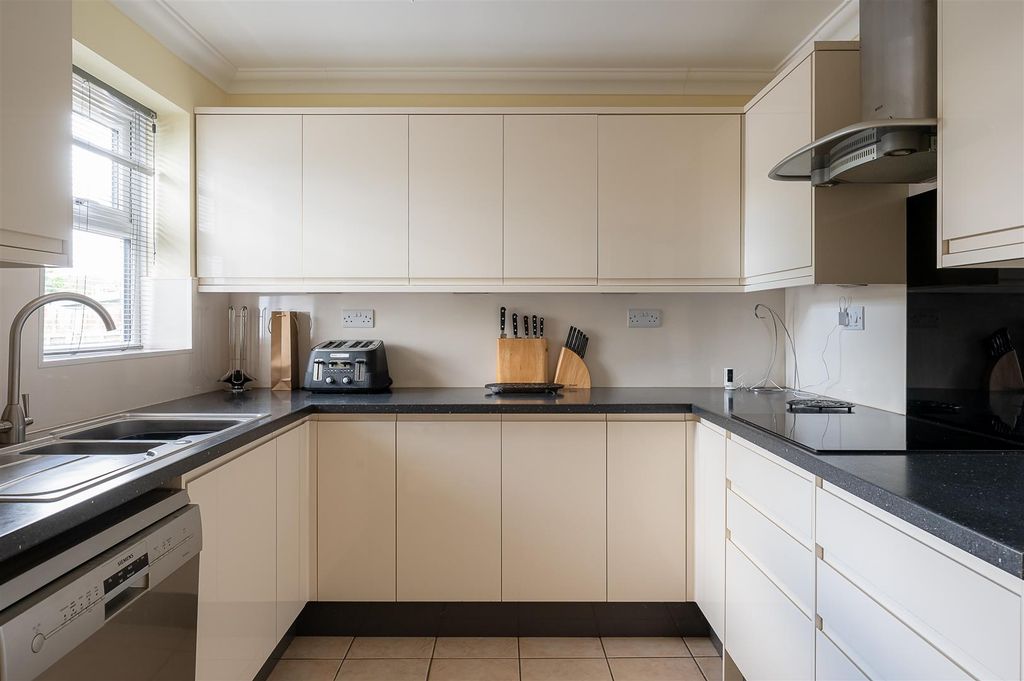 Property photo 3 of 20 Kitchen