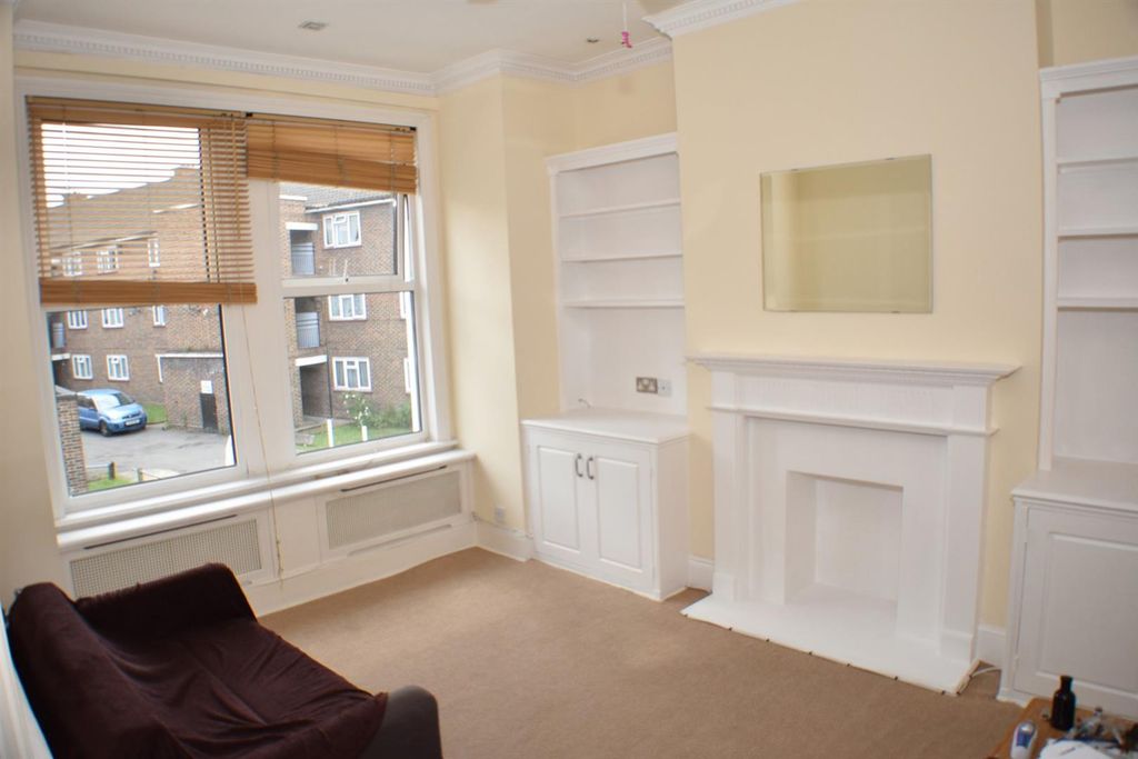 Property photo 1 of 6 Living Room