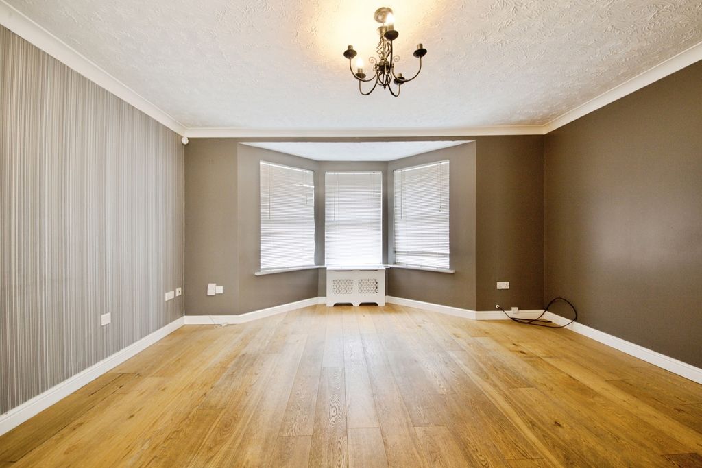 Property photo 2 of 19 Pbox-Img.Jpg