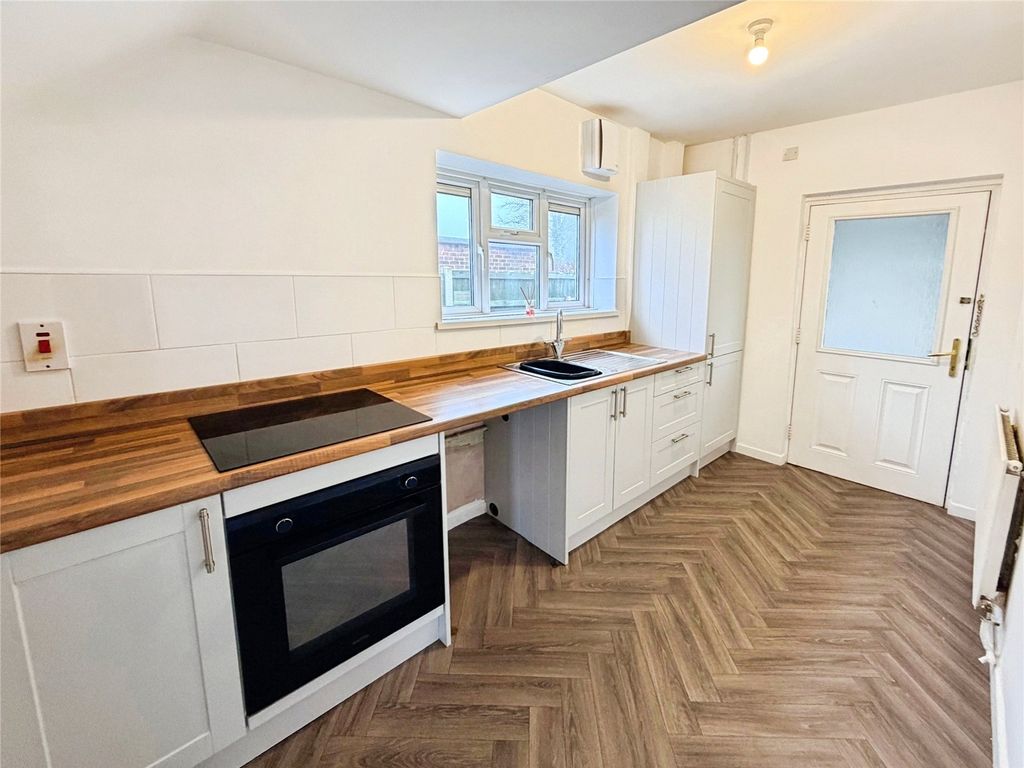 Property photo 2 of 17 Kitchen