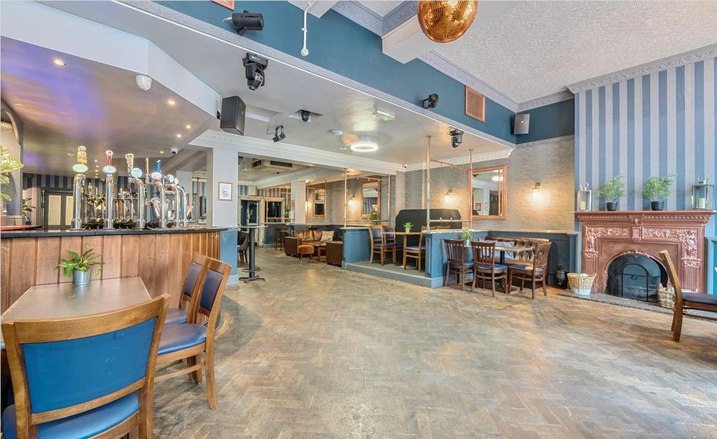 Property photo 3 of 6 Internal Image - Front Dinning 1- 35 Blagrave St.Jpg