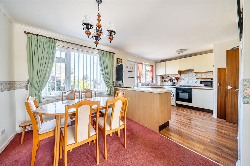 Property photo 3 of 25 Kitchen/Dining