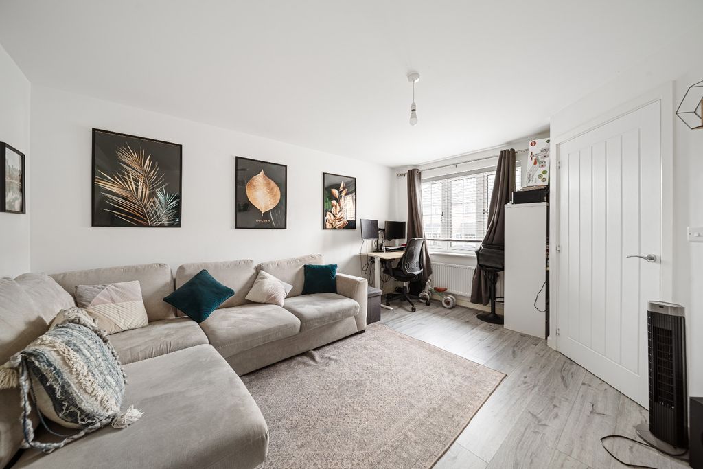 Property photo 2 of 15 4552165