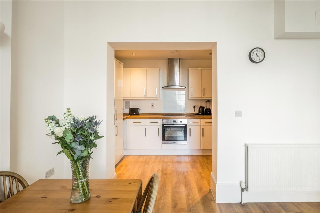 Property photo 3 of 19 F7, Gilmour House -5.Jpg