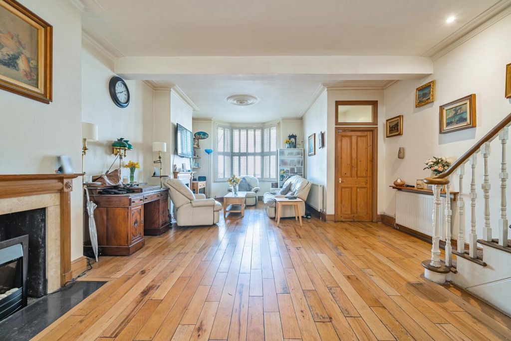 Property photo 3 of 12 Picture 3