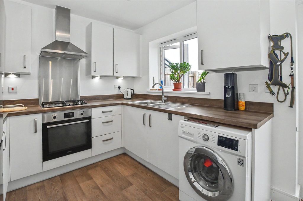 Property photo 3 of 17 Picture No. 06