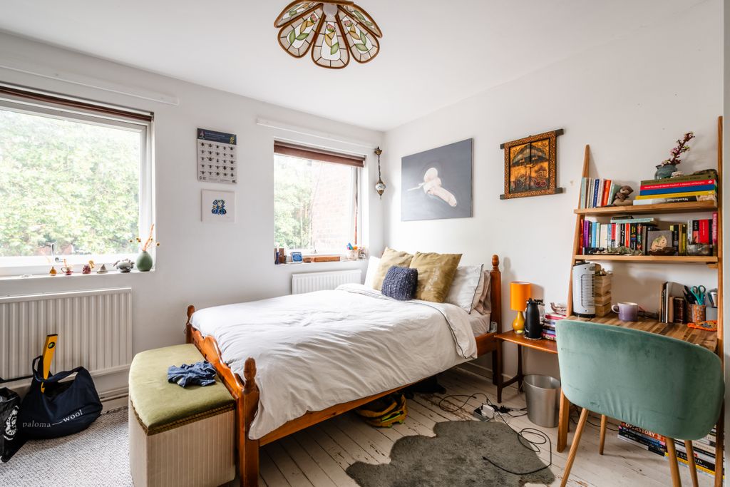 Property photo 3 of 7 Victorian Grove 115 - 5