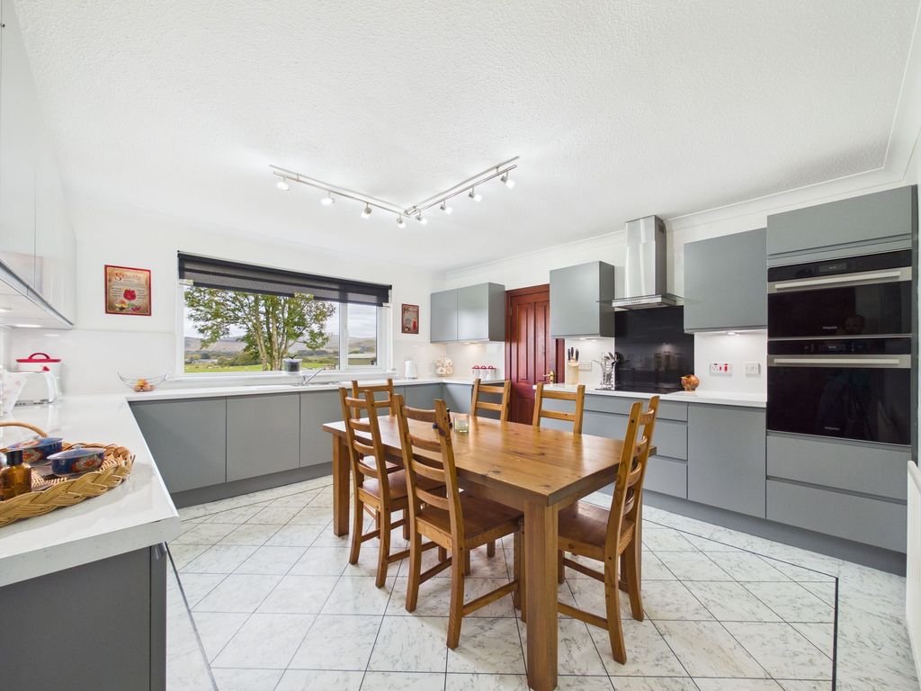 Property photo 3 of 21 Kitchen