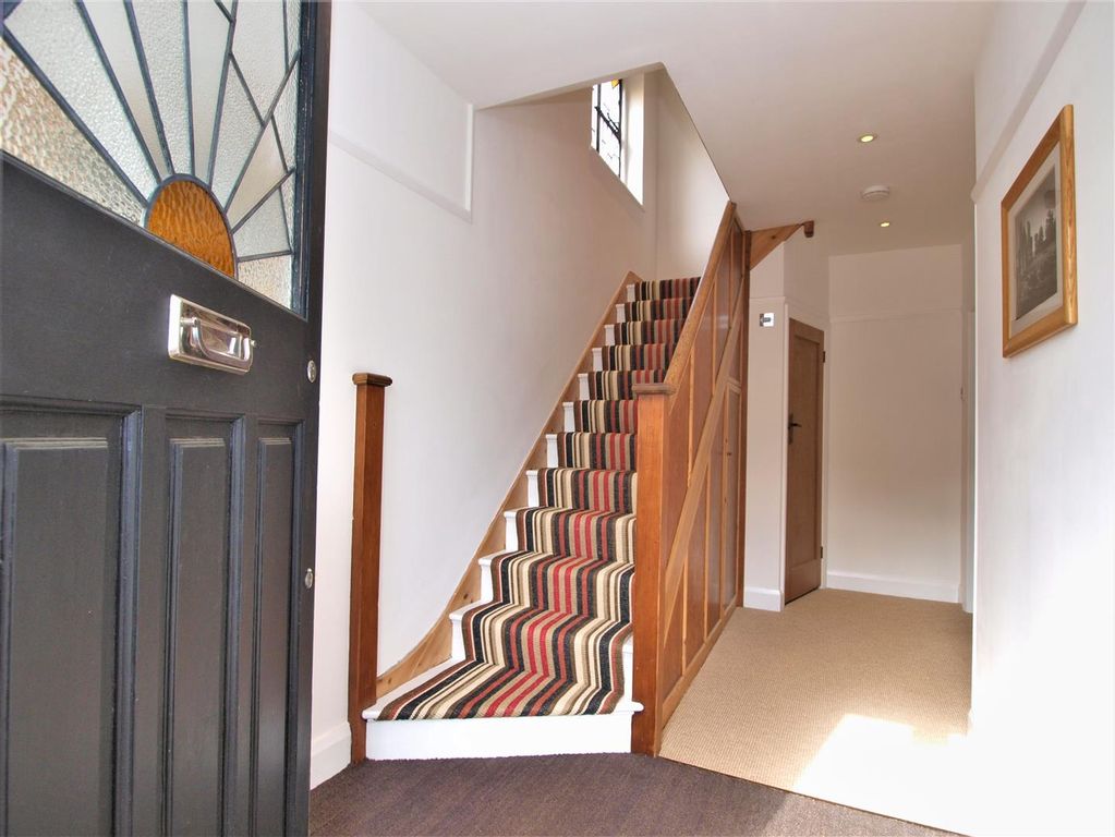 Property photo 2 of 15 Hallway.Jpg