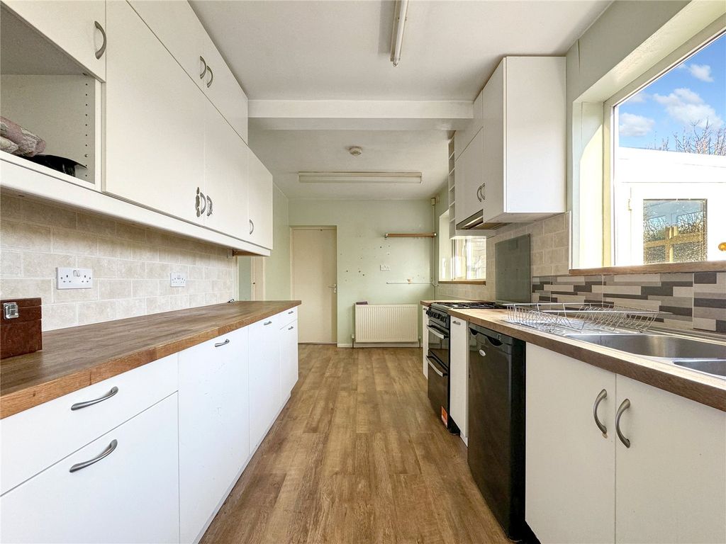 Property photo 3 of 21 Kitchen