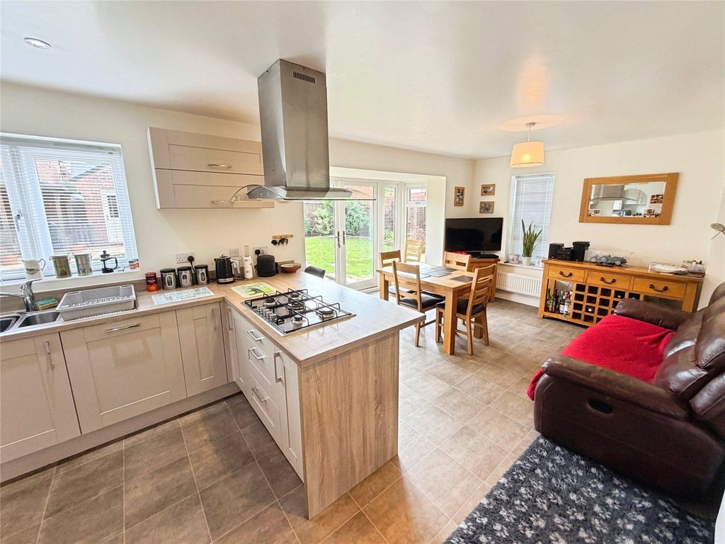 Property photo 3 of 26 Breakfast Kitchen