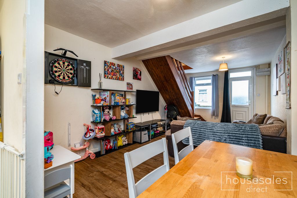 Property photo 3 of 9