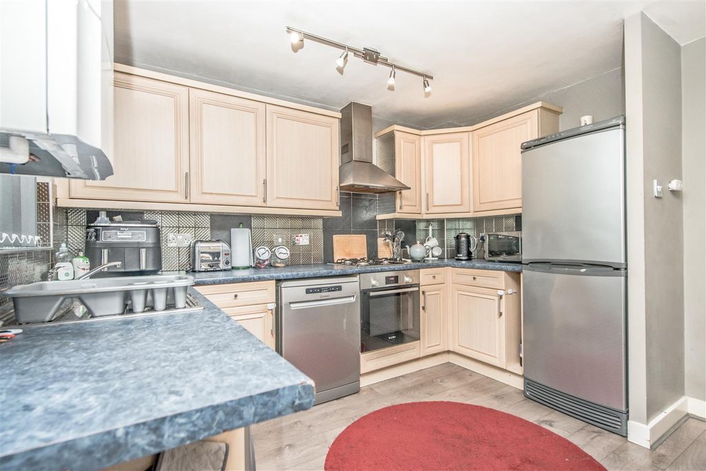 Property photo 3 of 21 Fitted Dining Kitchen: