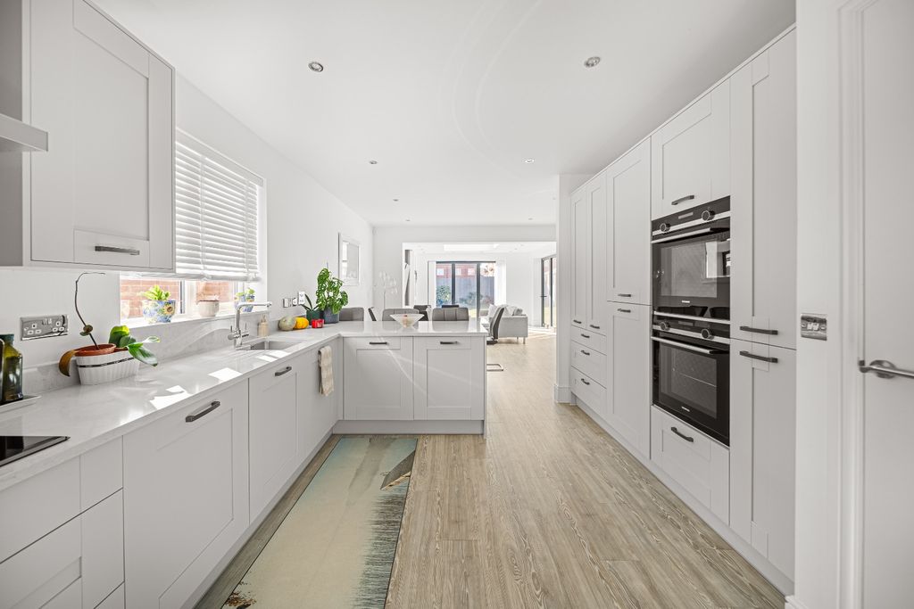 Property photo 2 of 29 5557562