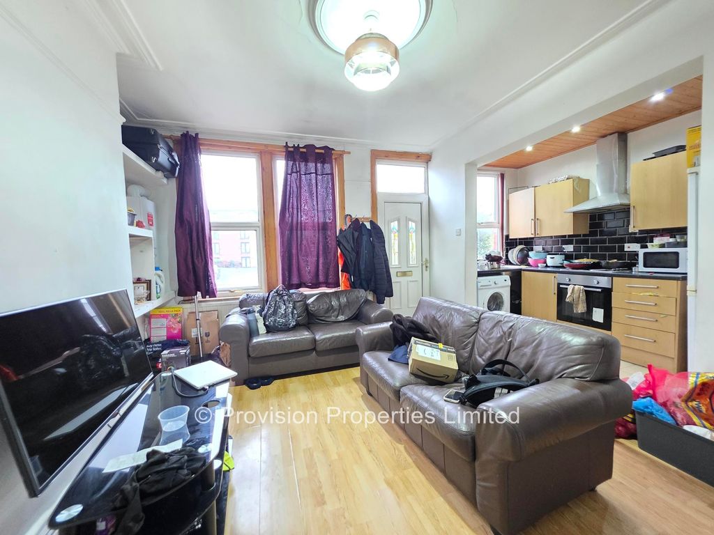 Property photo 2 of 7 Photo