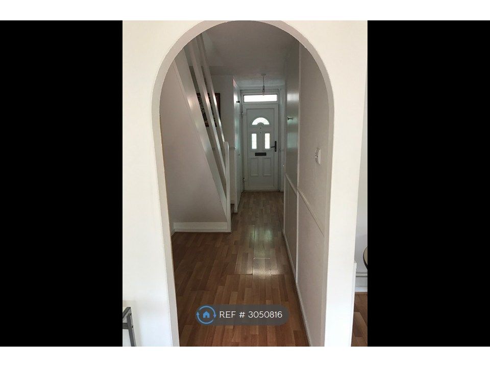 Property photo 3 of 12 Hall