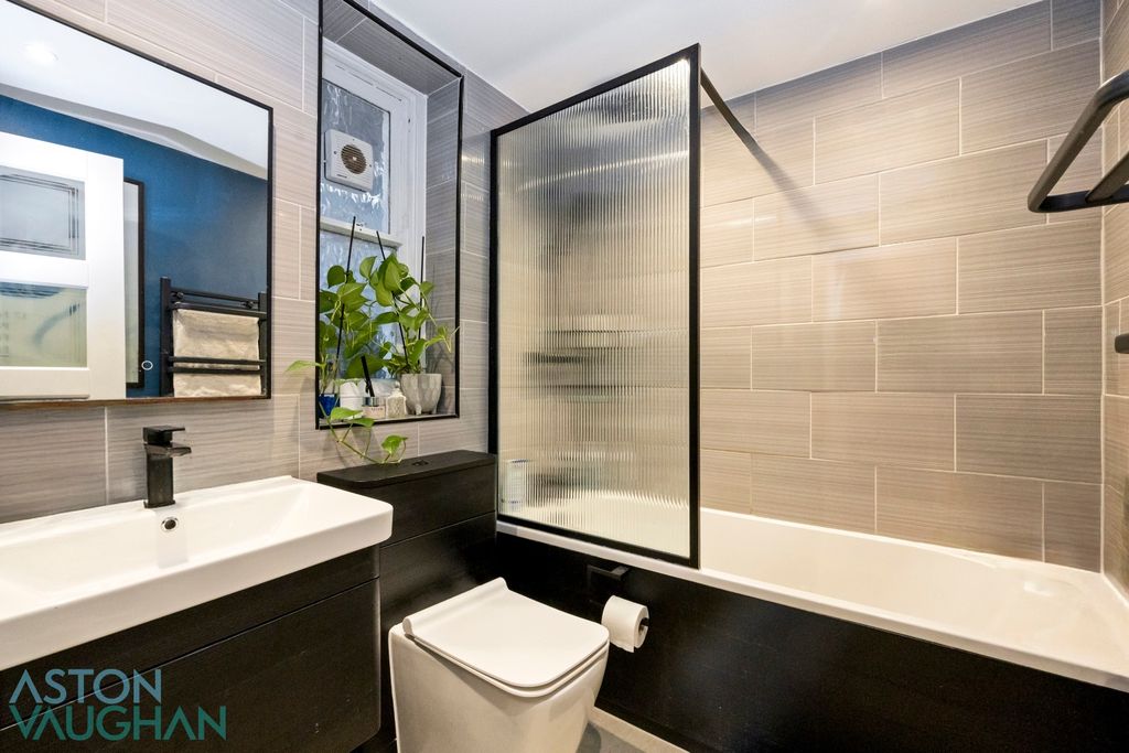 Additional image 15 of 4 bed flat for saleLewes Crescent, Brighton, East Sussex BN2