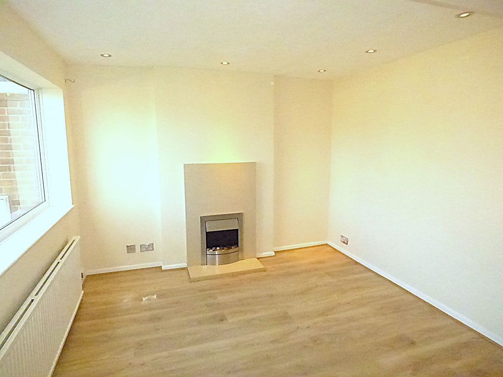 Property photo 3 of 15 Lounge