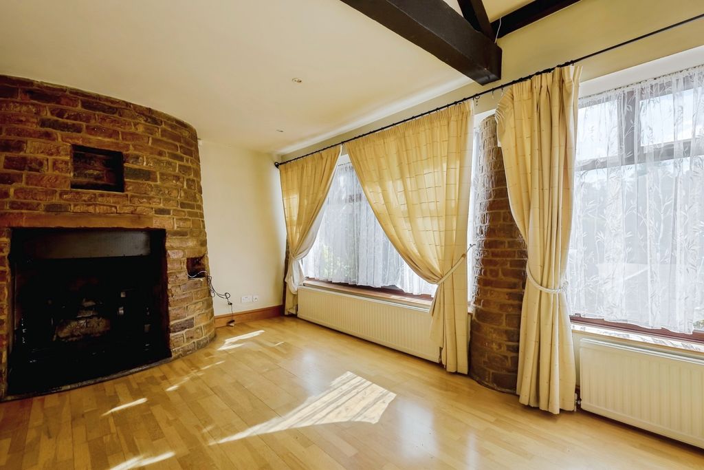 Property photo 3 of 11 Photo