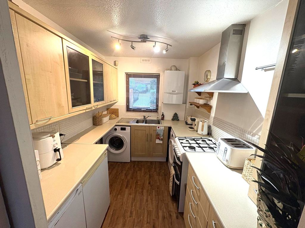 Property photo 3 of 7 Kitchen